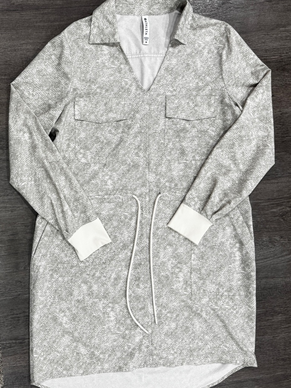 ATHLETA Dress Womens Medium Zuma Shirtdress V-Neck Green Cream Pockets